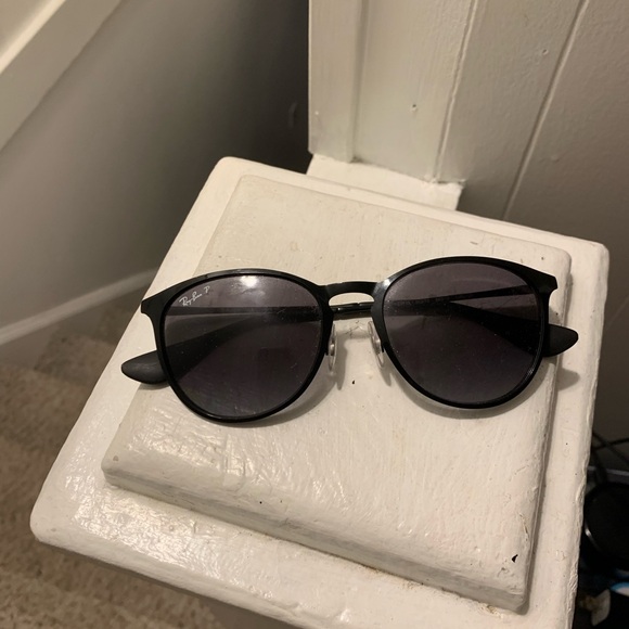 Ray-Ban Black Sunglasses - Picture 1 of 3